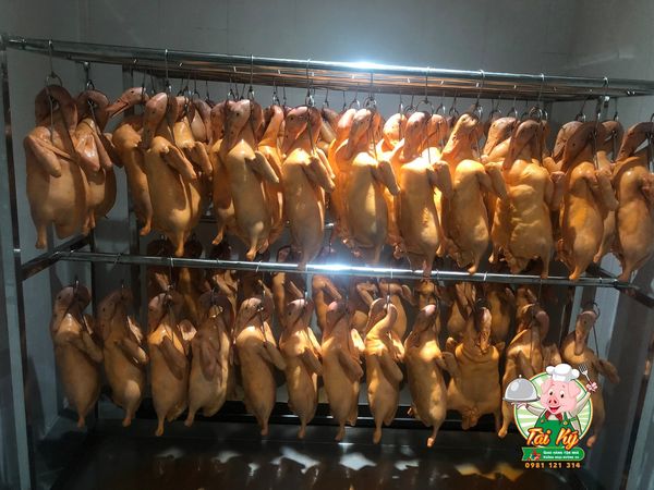 Vịt quay hấp dẫn tại Tài Ký
